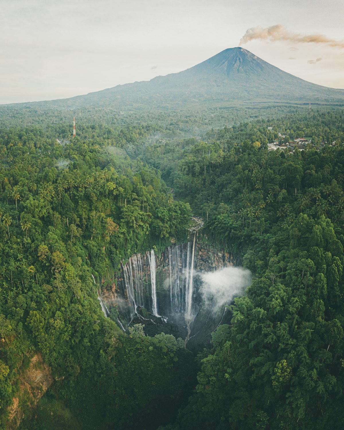 Air terjun Tumpak Sewu di Lumajang dekat Malang